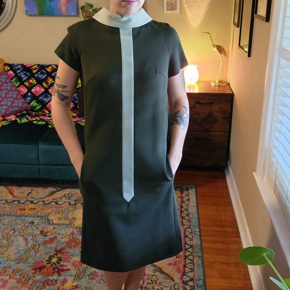 Beautiful Vintage 1960s Mod Button-Down Back Dress with Pockets Butte Knit - Picture 5 of 8